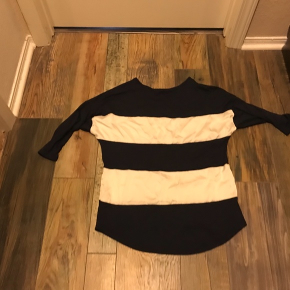 The limited Navy Blue & White 3/4 Sleeve New with Tags Blouse - Picture 13 of 14